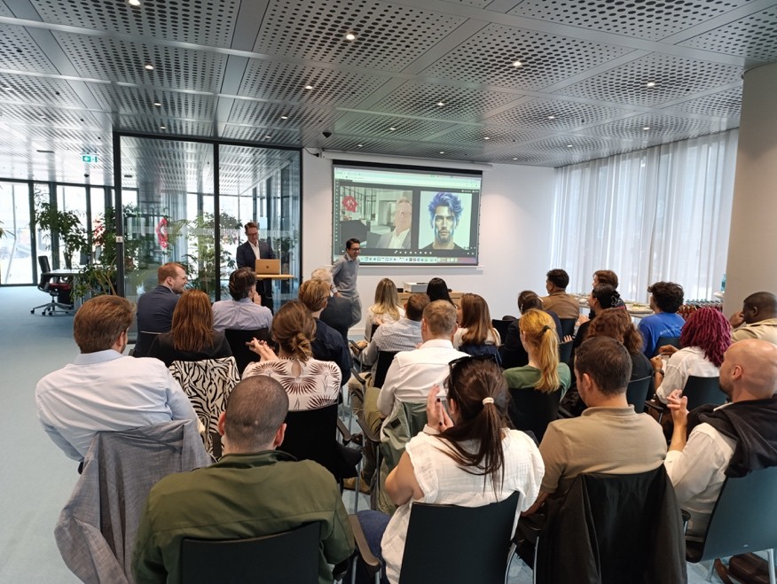 Rechtsanwalt Jan Lehniger stellt die KI-Avatare in vOffice World vor