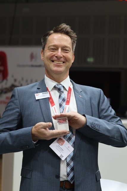 Rechtsanwalt Jan Lehniger auf dem RA-MICRO Stand auf dem deutschen Anwaltstag 2025 in Berlin